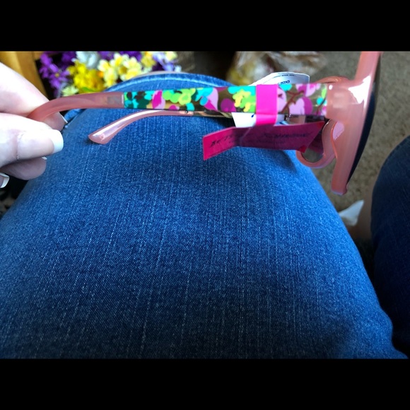LAST DAY 6/9!  New Betsey Johnson Sun Glasses! - Picture 5 of 6